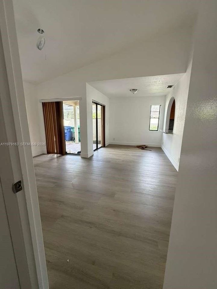 17298 Nw 60th Ct - Photo 2 of 13