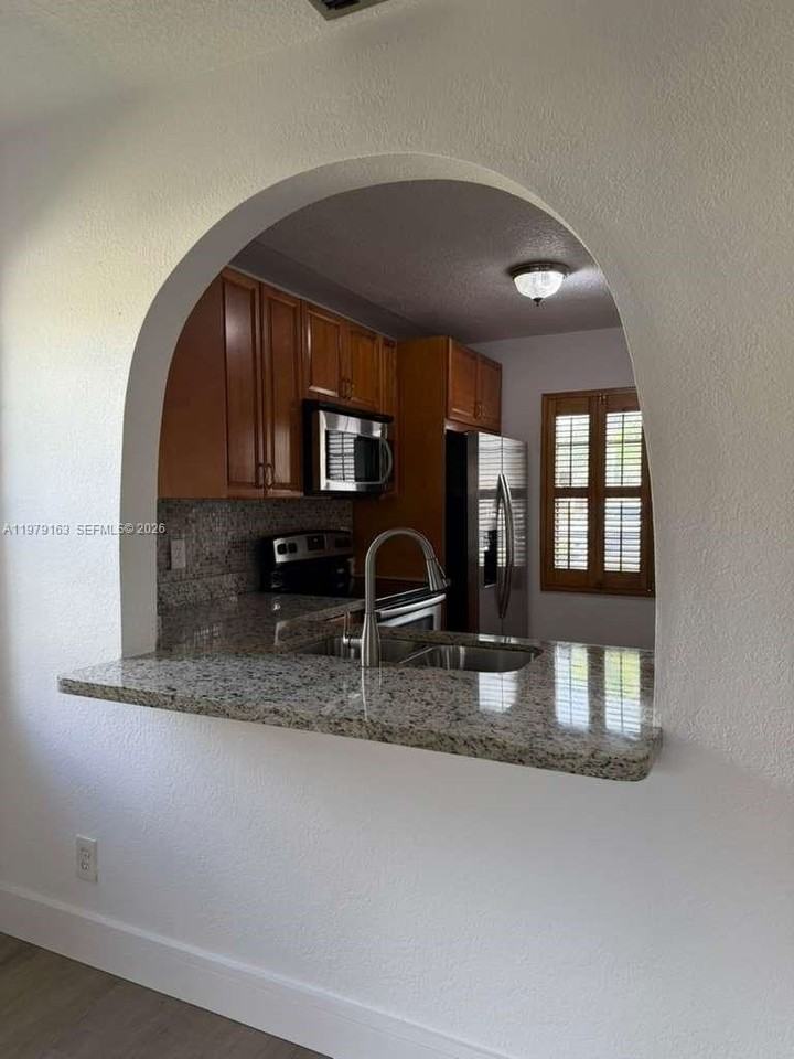 17298 Nw 60th Ct - Photo 3 of 13