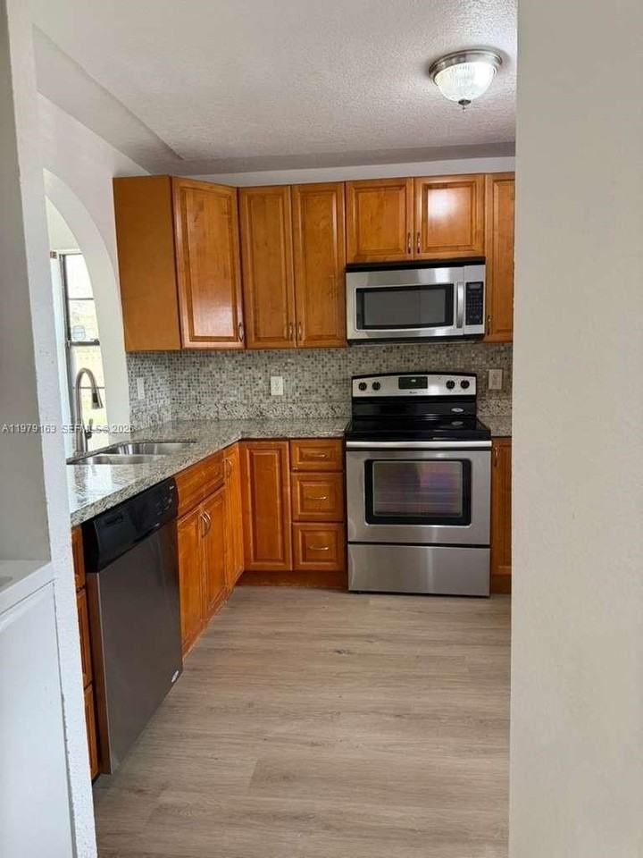 17298 Nw 60th Ct - Photo 4 of 13