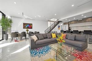 featured image of 2516 Ne 21st St #B