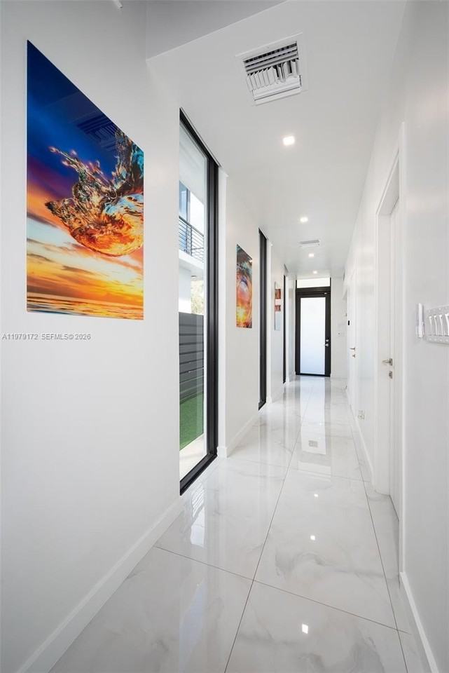 2516 Ne 21st St #B - Photo 5 of 34