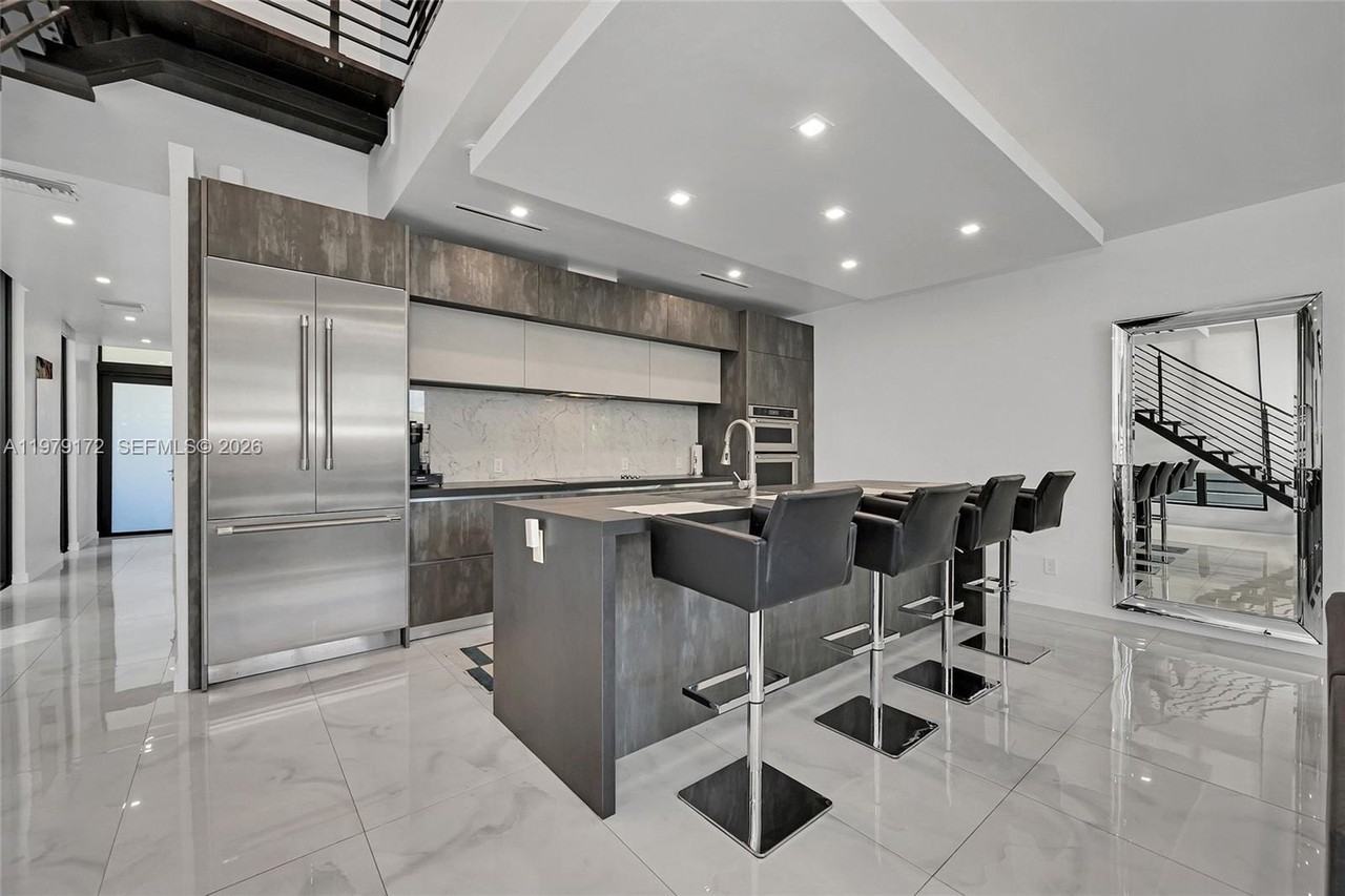 2516 Ne 21st St #B - Photo 7 of 34