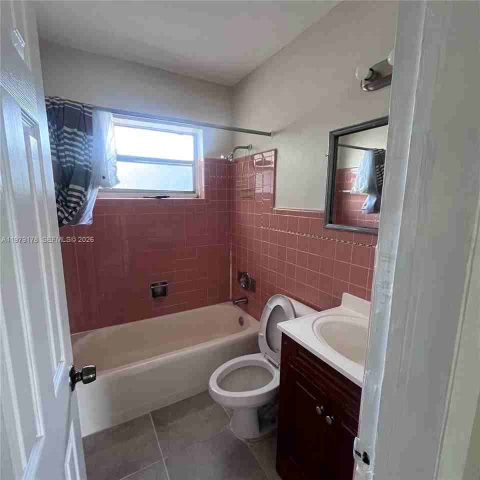 114 Sw 67th Ter - Photo 2 of 8