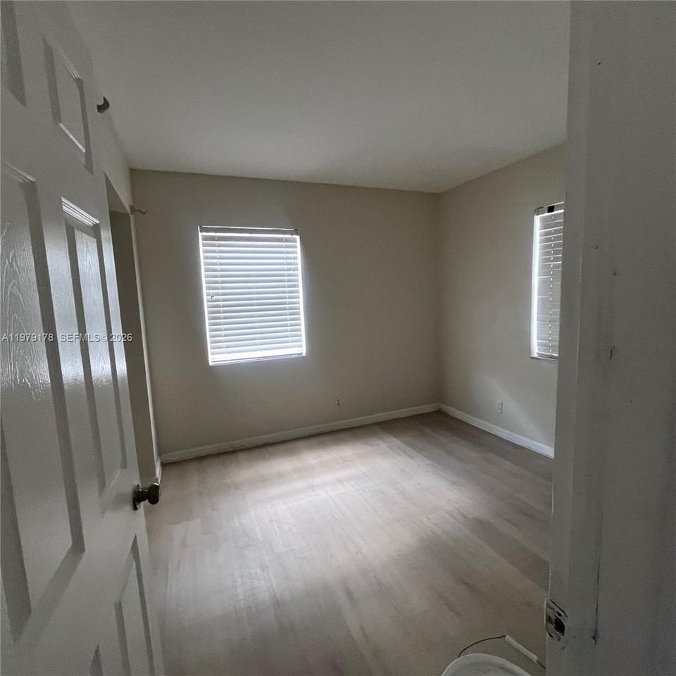 114 Sw 67th Ter - Photo 5 of 8