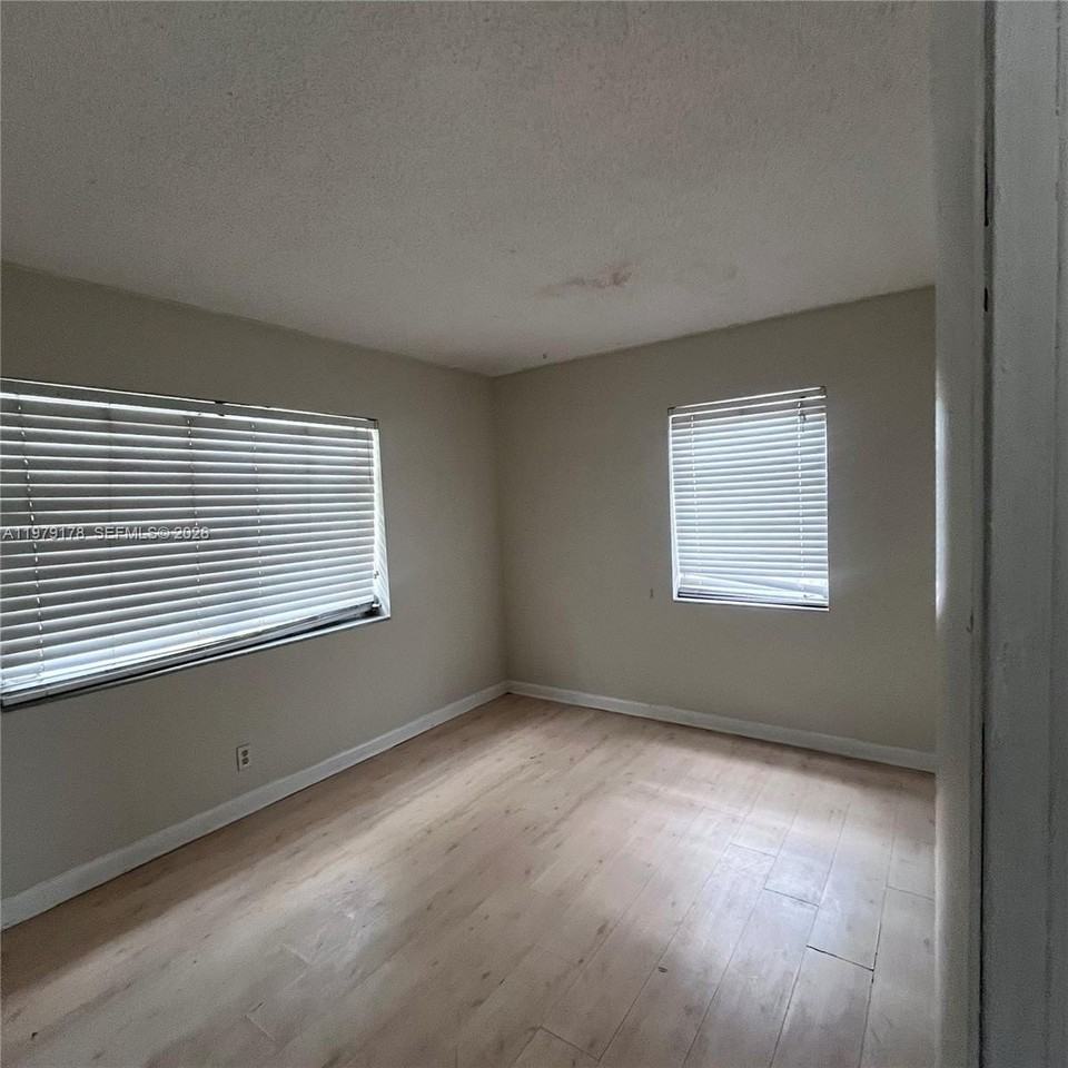 114 Sw 67th Ter - Photo 6 of 8