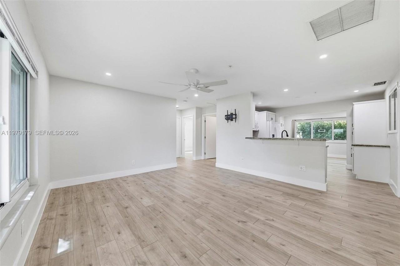 4561 Sw 25th Ter - Photo 4 of 23