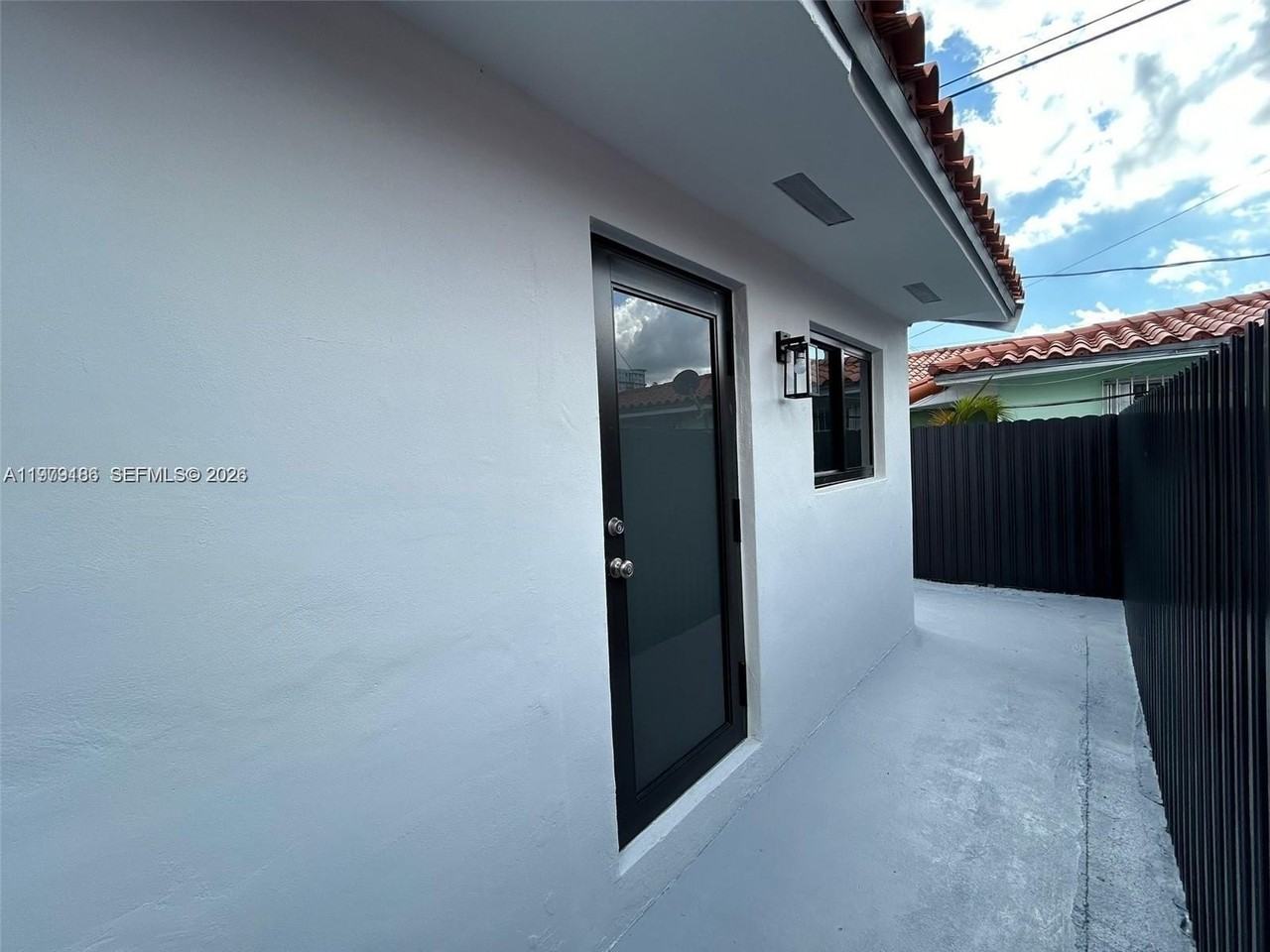 142 Nw 21st Ave #3 - Photo 4 of 21