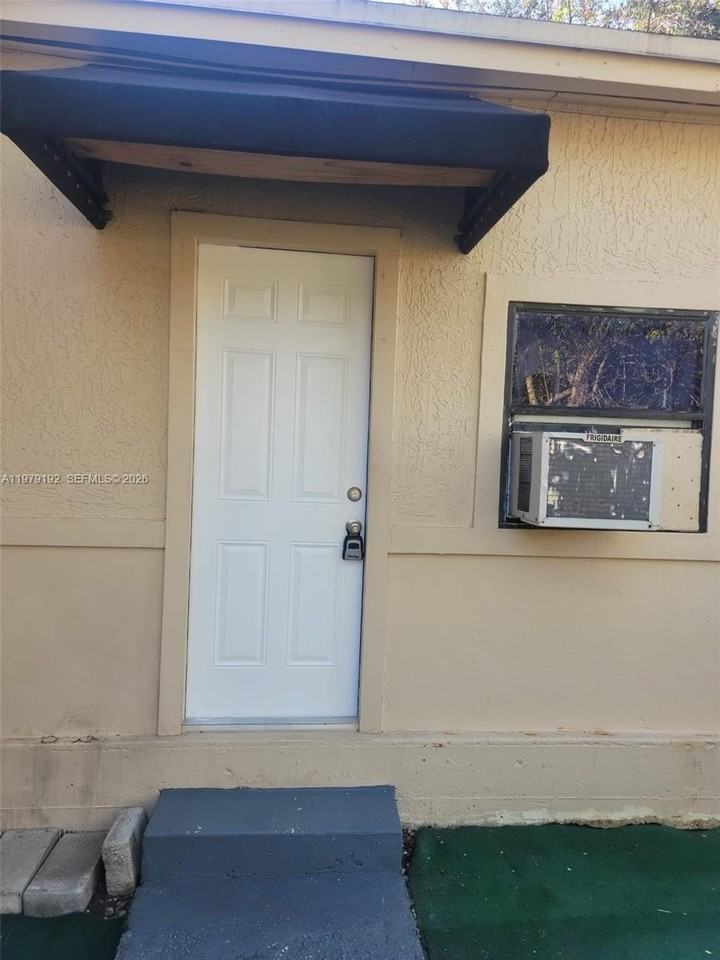 842 Nw 107th St #A - Photo 3 of 15