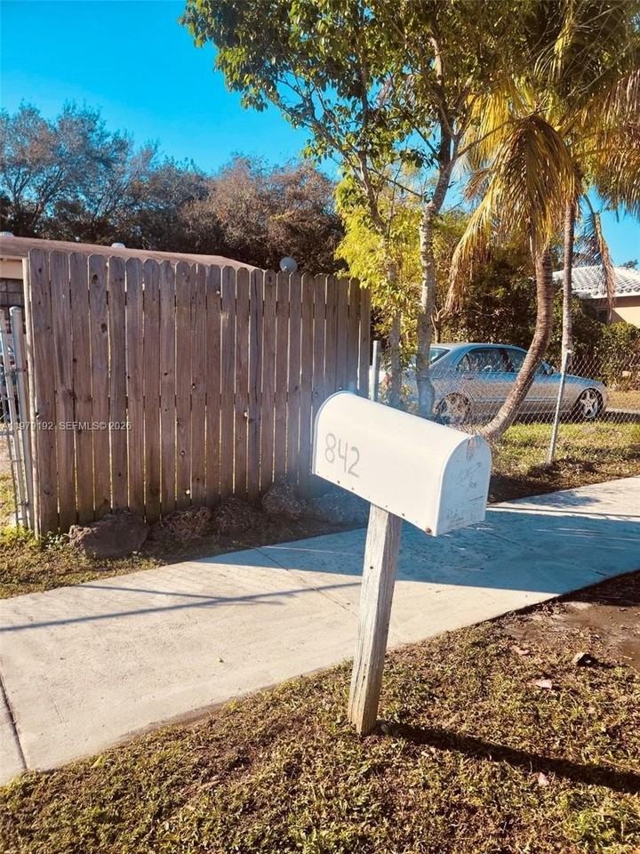 842 Nw 107th St #A - Photo 5 of 15