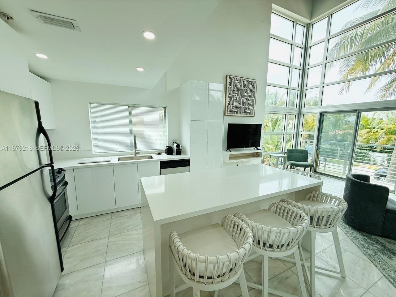 7700 Collins Ave #5 - Photo 6 of 30