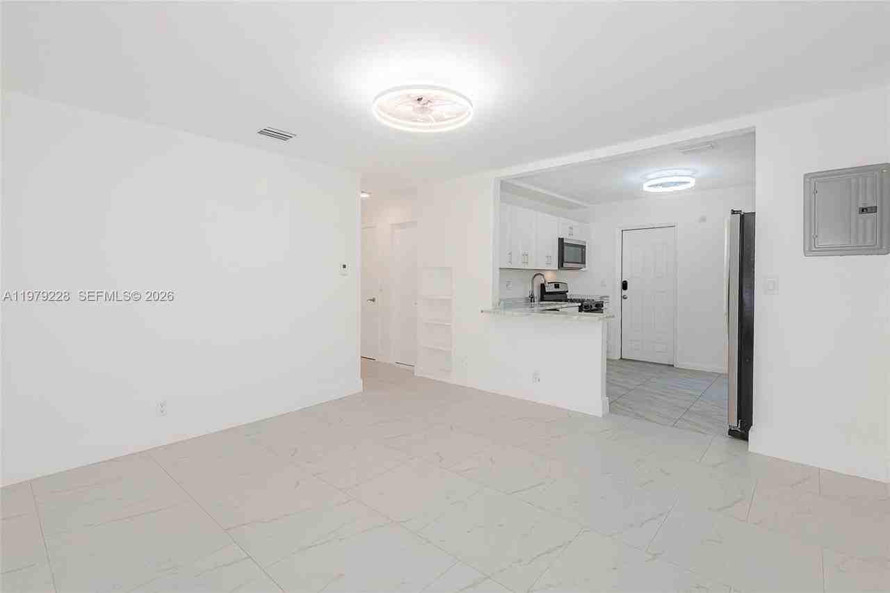 1914 Dewey St #B - Photo 7 of 23