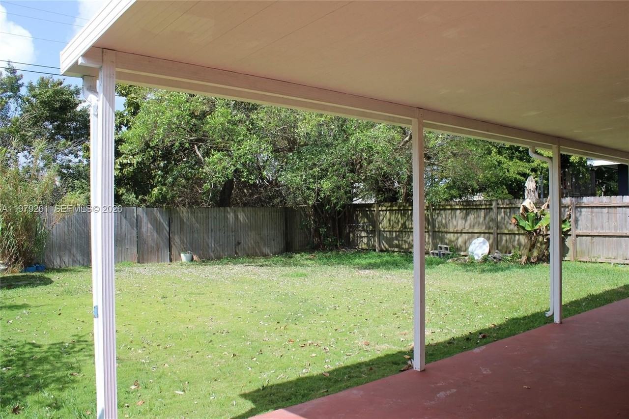 3040 Sw 69th Ave - Photo 7 of 33