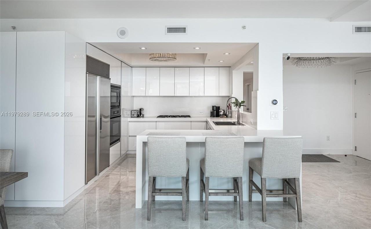 3535 S Ocean Dr #1904 - Photo 6 of 27