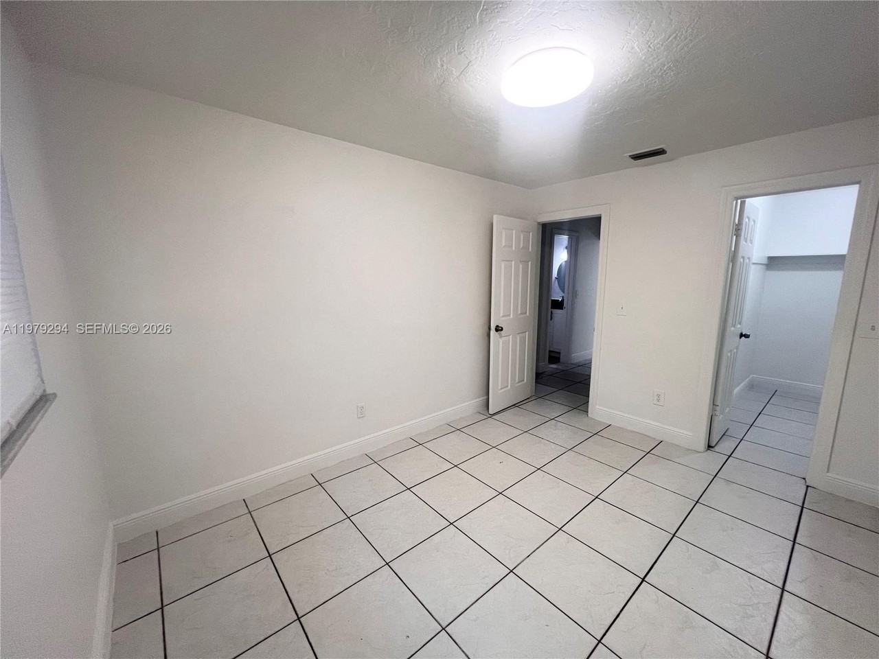 5600 Nw 15th St #9 - Photo 5 of 7