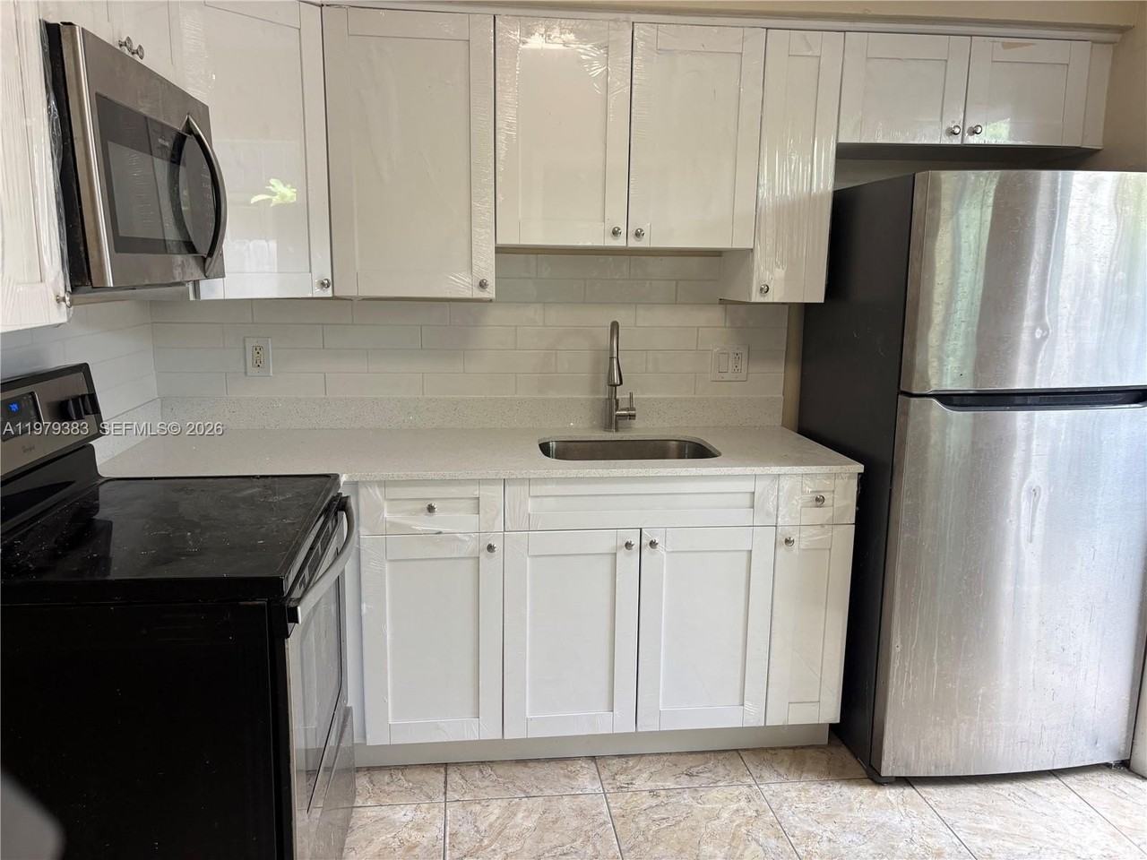 825 Ne 7th St #REAR - Photo 4 of 16