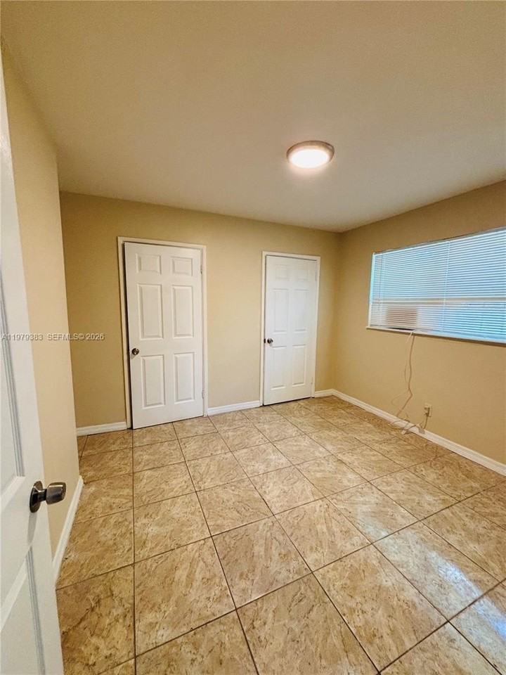 825 Ne 7th St #REAR - Photo 6 of 16