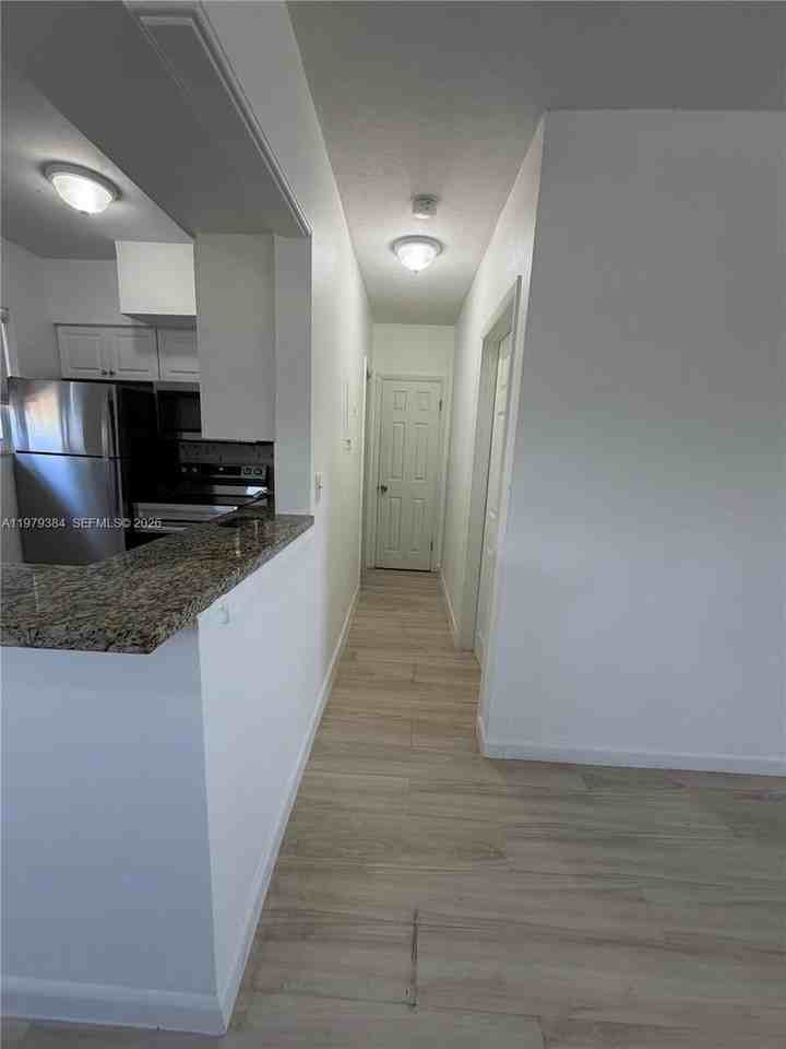 12101 Griffing Blvd #6 - Photo 6 of 7