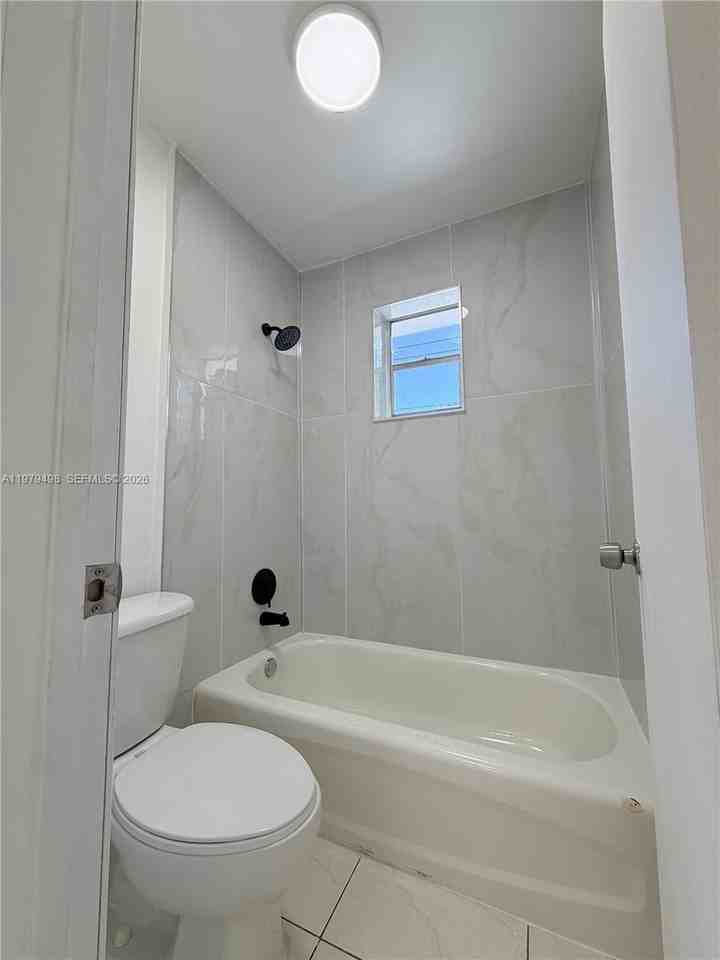 1525 Nw 19th Ter #15 - Photo 7 of 11