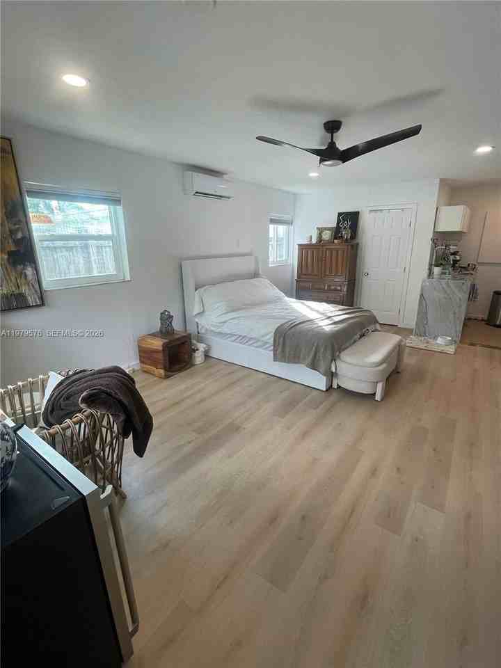 2421 Sw 26th Ter #2 - Photo 5 of 7