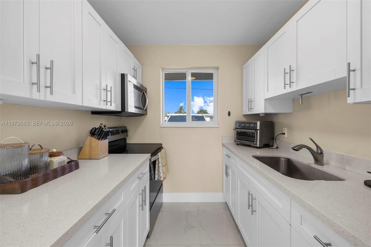 10750 Sw 43rd Ln - Photo 2 of 30