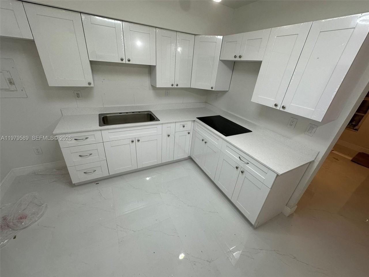 1011 Nw 9th St #A - Photo 2 of 32