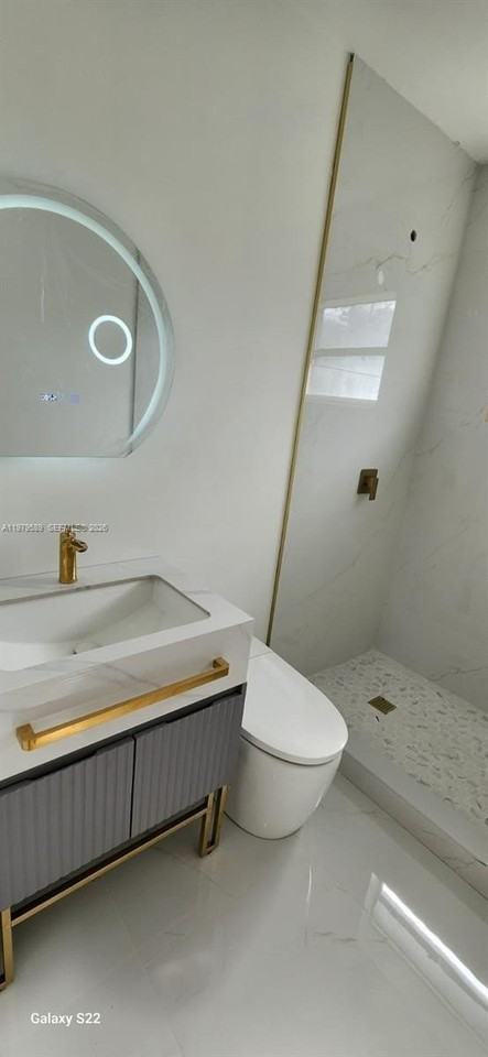 1011 Nw 9th St #A - Photo 4 of 32