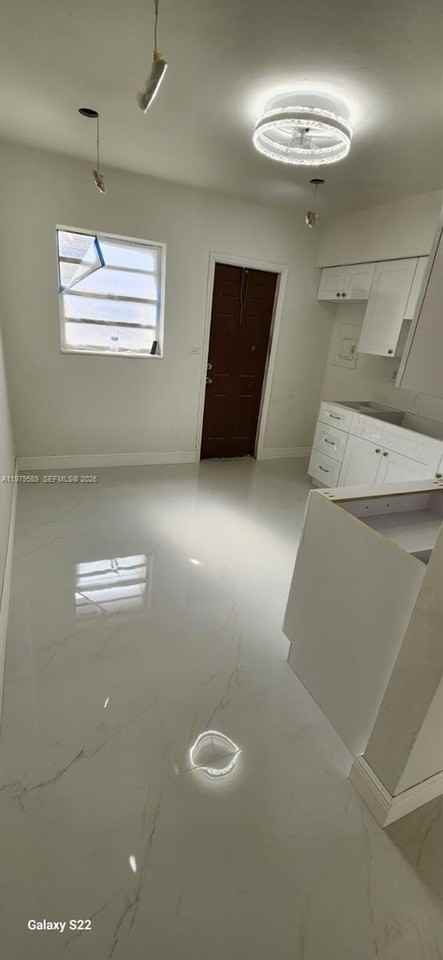 1011 Nw 9th St #A - Photo 7 of 32