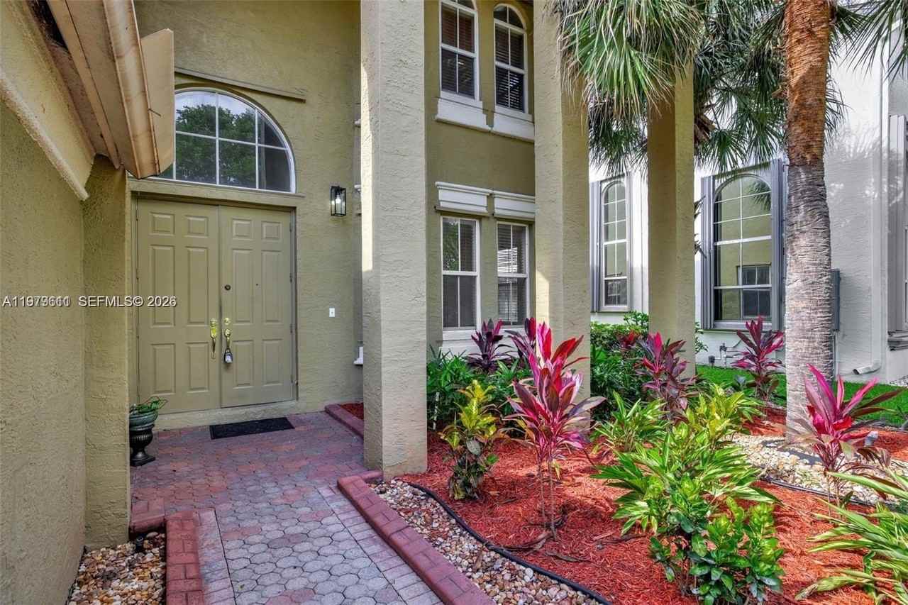 15835 Sw 51st St - Photo 3 of 48