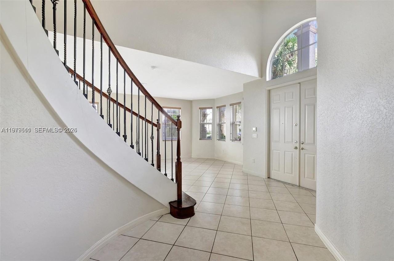 15835 Sw 51st St - Photo 4 of 48