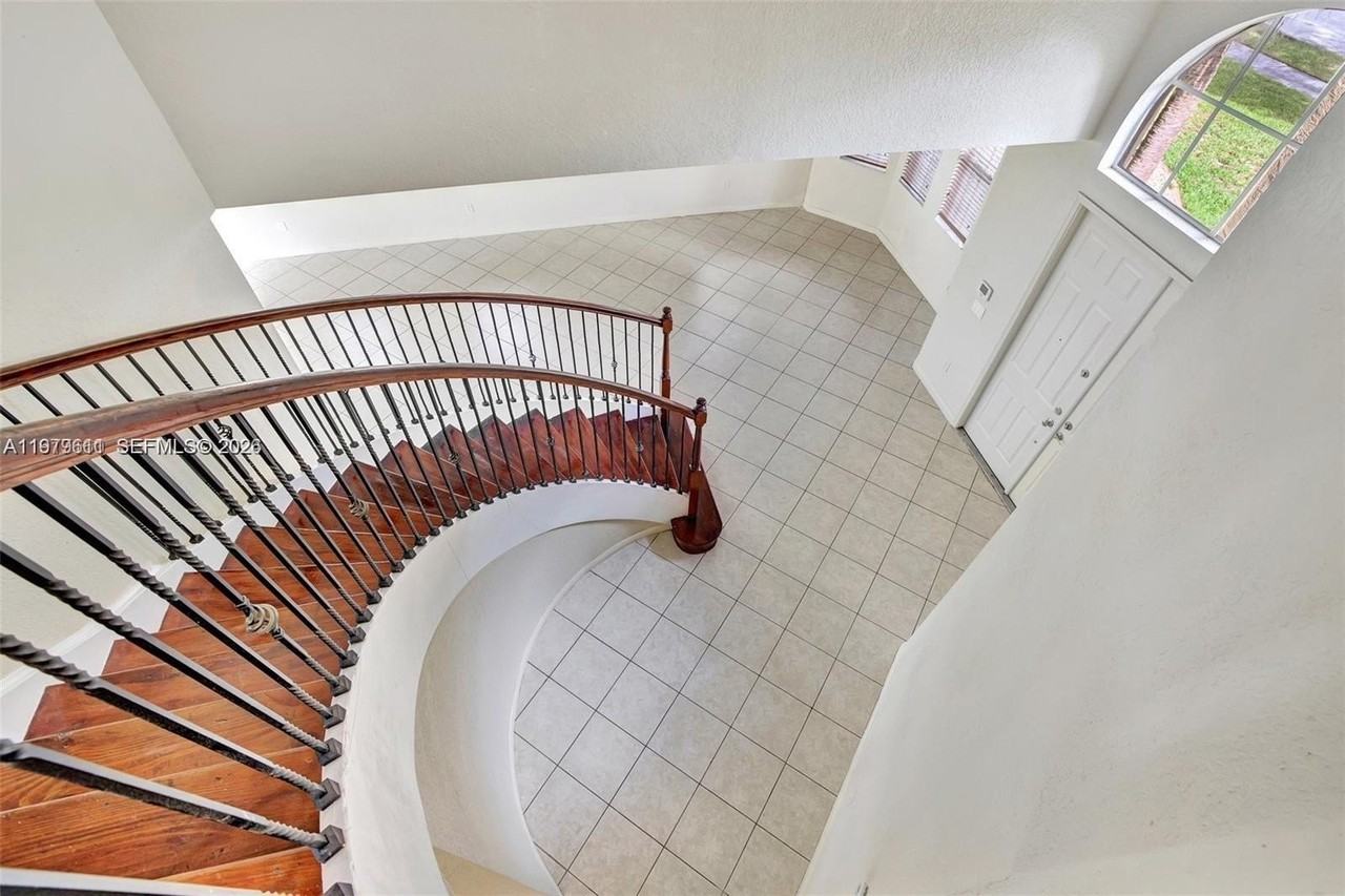 15835 Sw 51st St - Photo 5 of 48