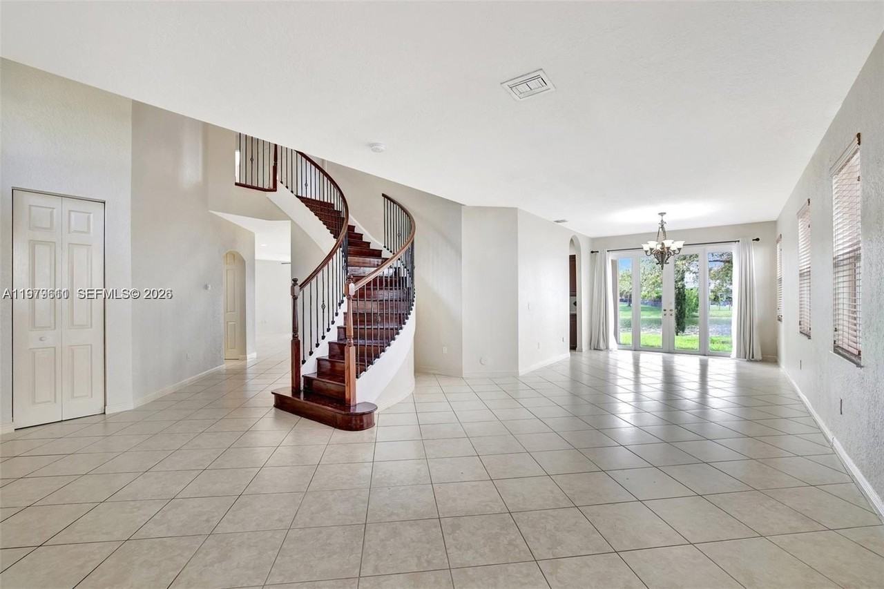 15835 Sw 51st St - Photo 6 of 48