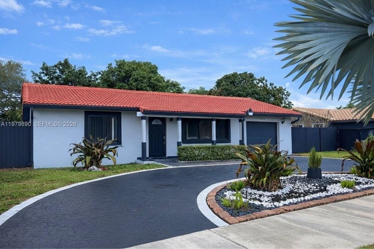 6875 Sw 148th Ct - Photo 3 of 16