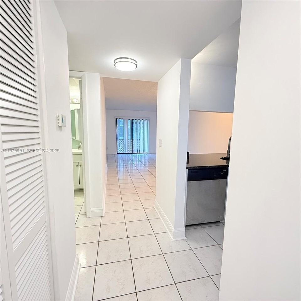 10541 Nw 10th St #103 - Photo 3 of 22