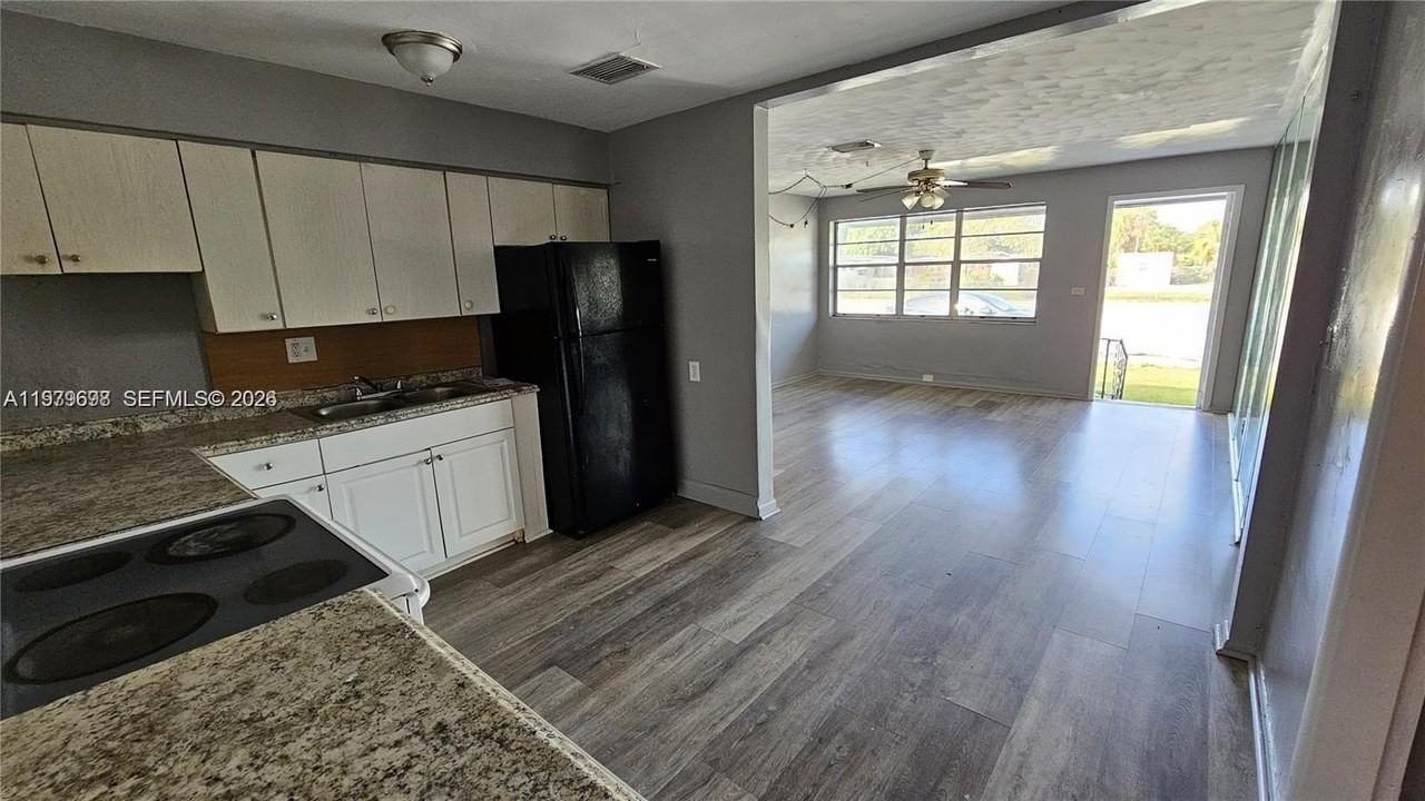 374 Nw 31st Ave - Photo 4 of 28