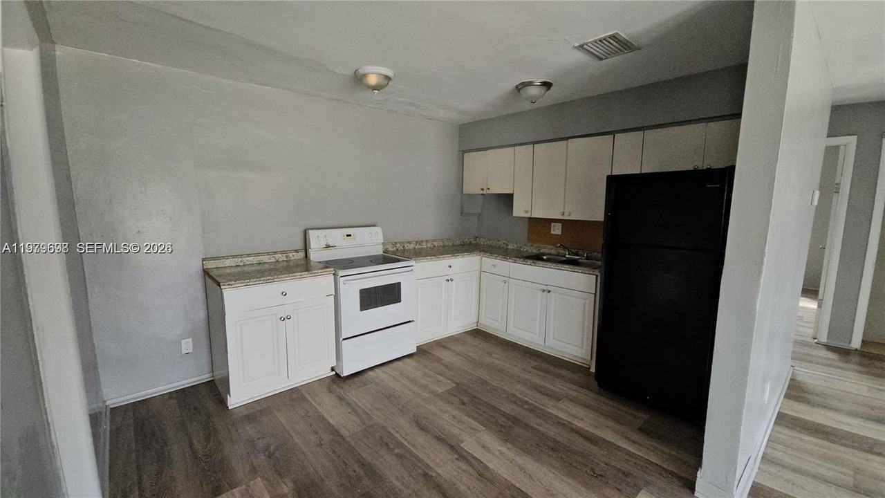 374 Nw 31st Ave - Photo 5 of 28