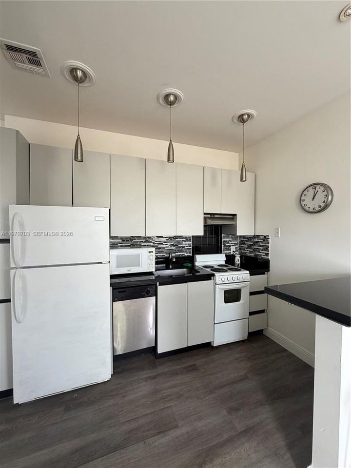 1244 Pennsylvania Ave #305 - Photo 3 of 15