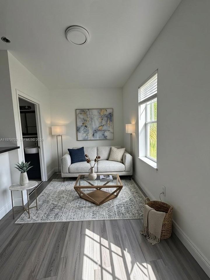 1244 Pennsylvania Ave #305 - Photo 6 of 15