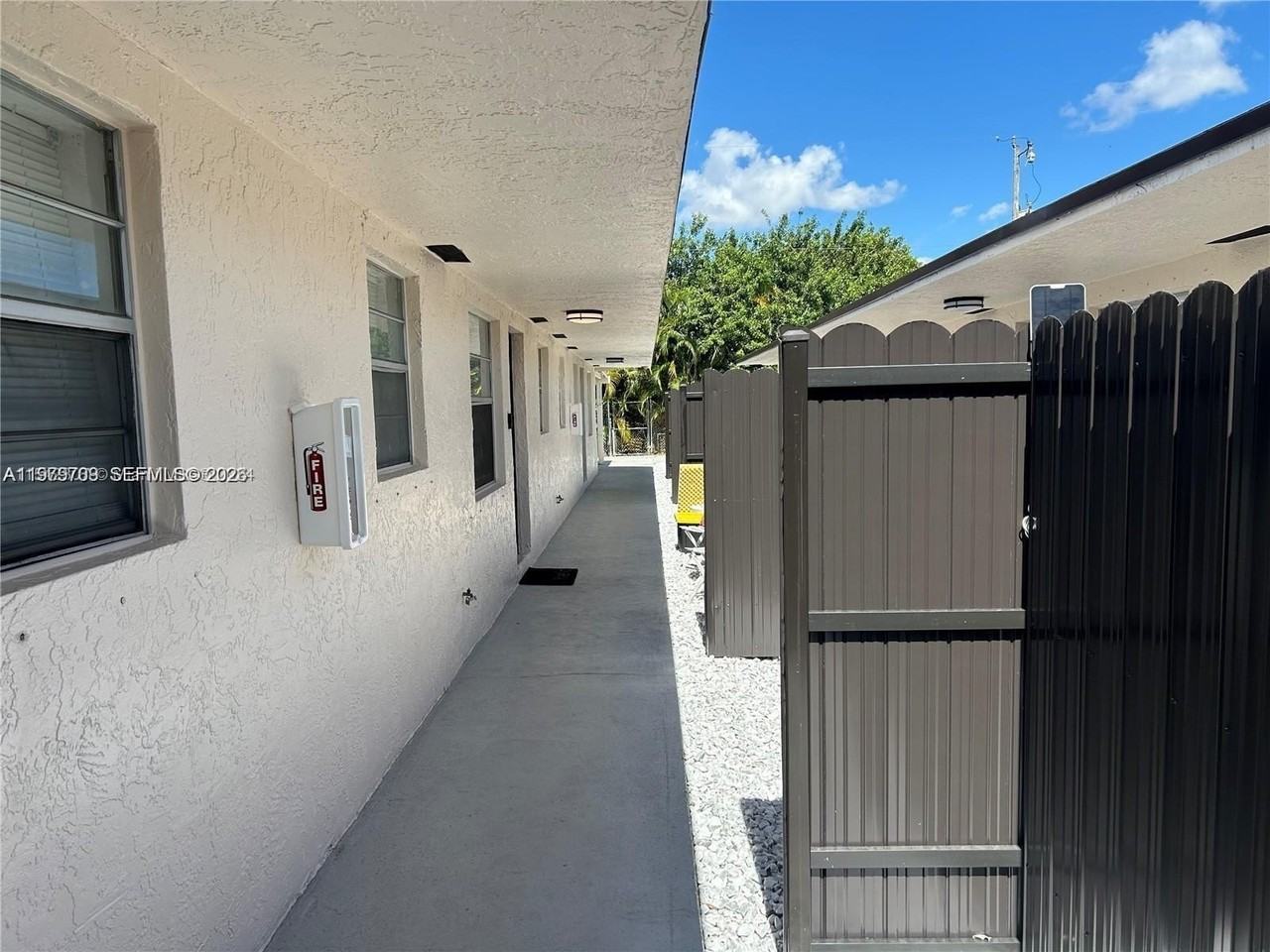 916 Sw 10th St #1-3 - Photo 2 of 5