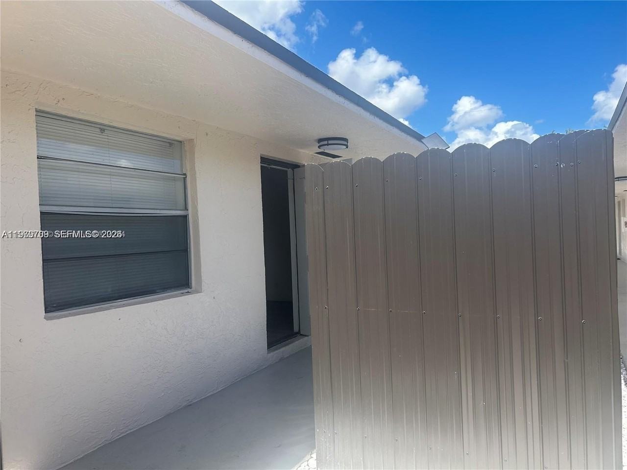 916 Sw 10th St #1-3 - Photo 3 of 5