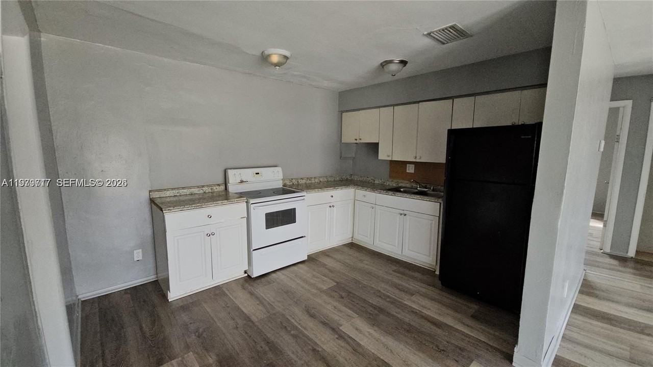 374 Nw 31st Ave - Photo 5 of 26