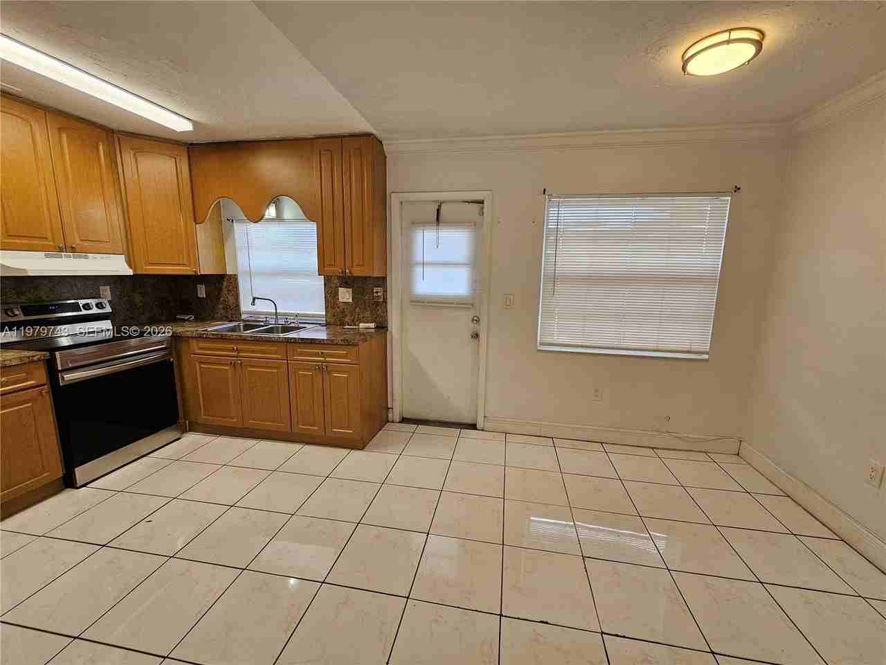 3019 Sw 68th Ter #5 - Photo 3 of 7