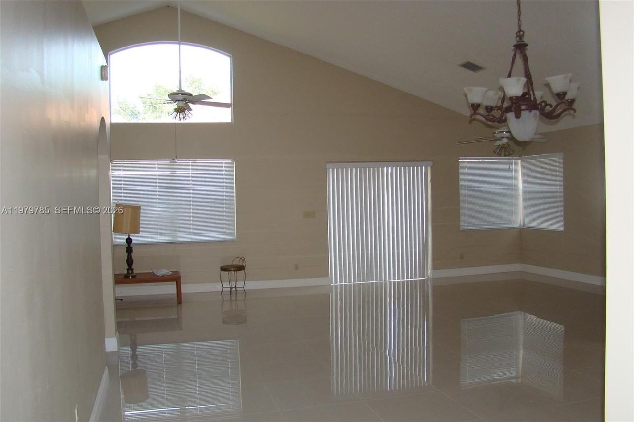 2784 Oakleigh Ln #0 - Photo 2 of 11