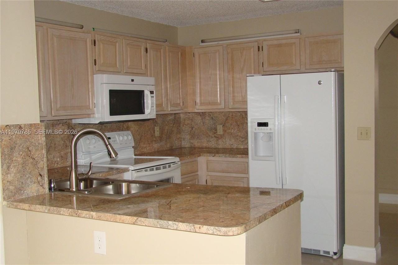 2784 Oakleigh Ln #0 - Photo 4 of 11