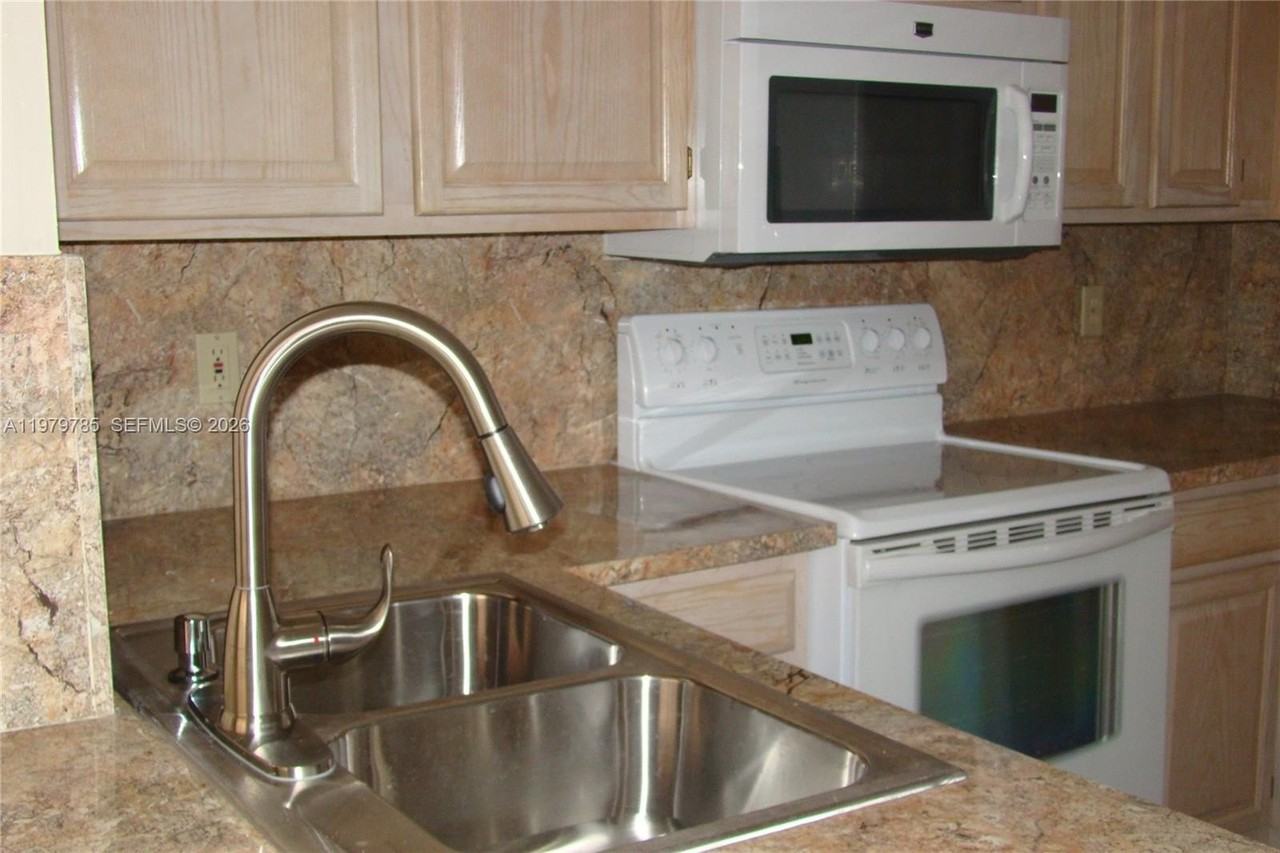 2784 Oakleigh Ln #0 - Photo 5 of 11