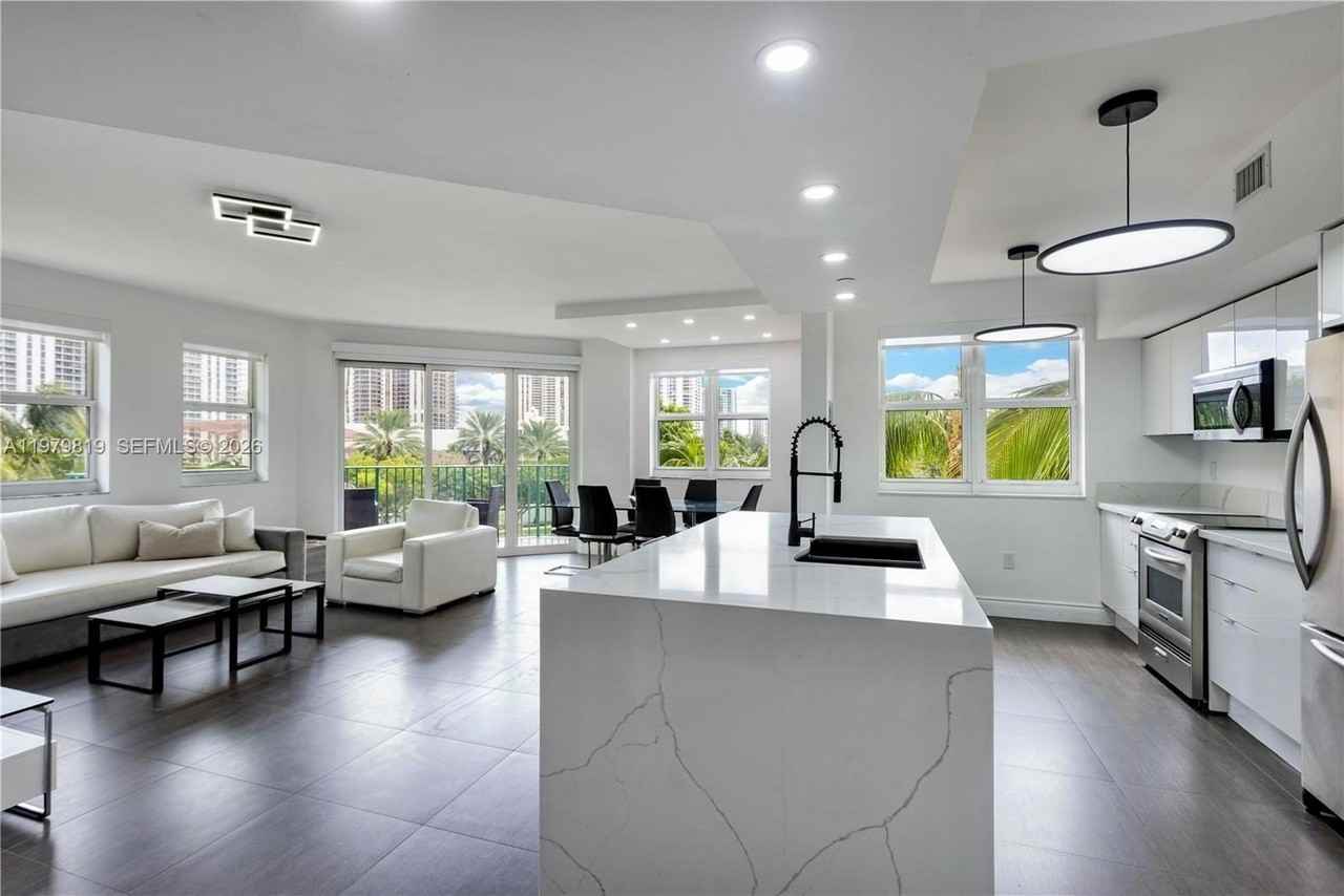 19900 E Country Club Dr #311 - Photo 4 of 17