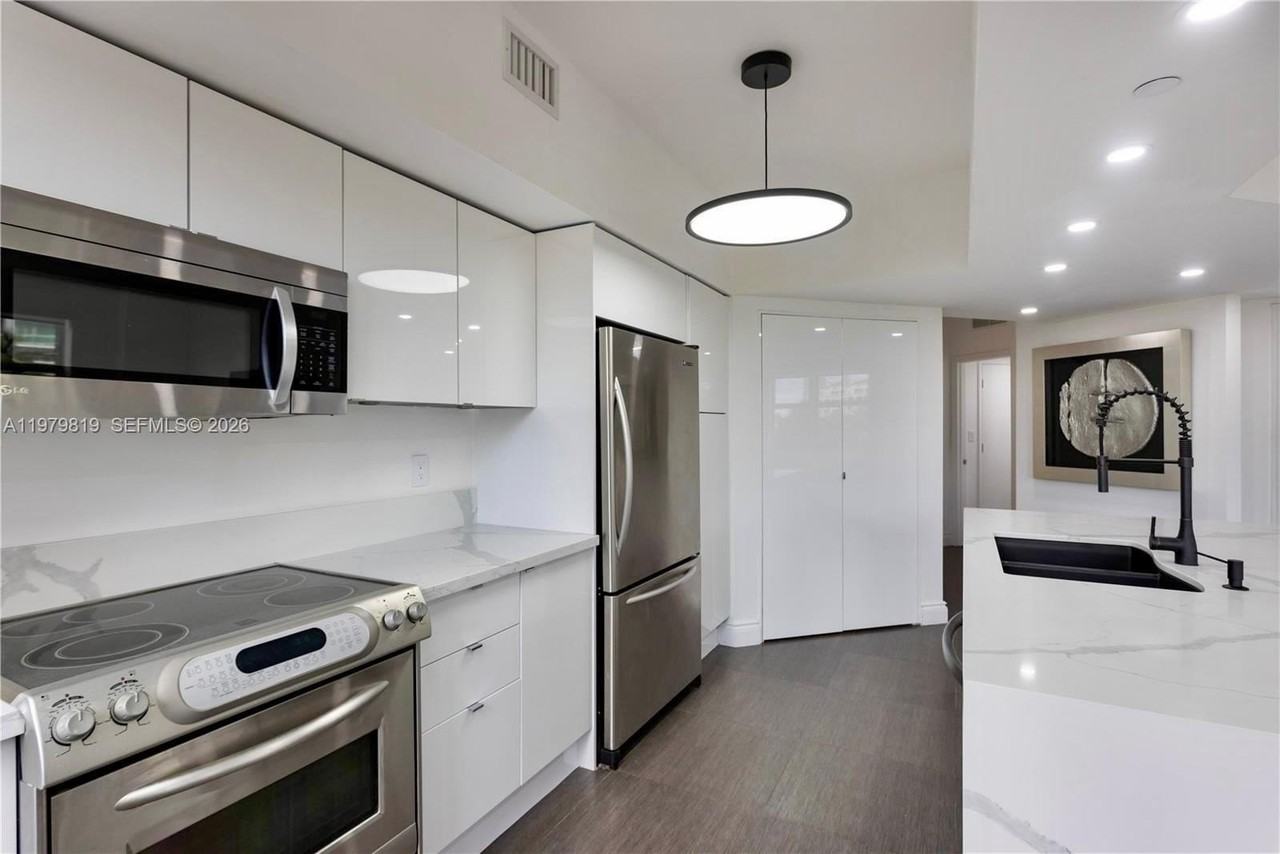 19900 E Country Club Dr #311 - Photo 7 of 17