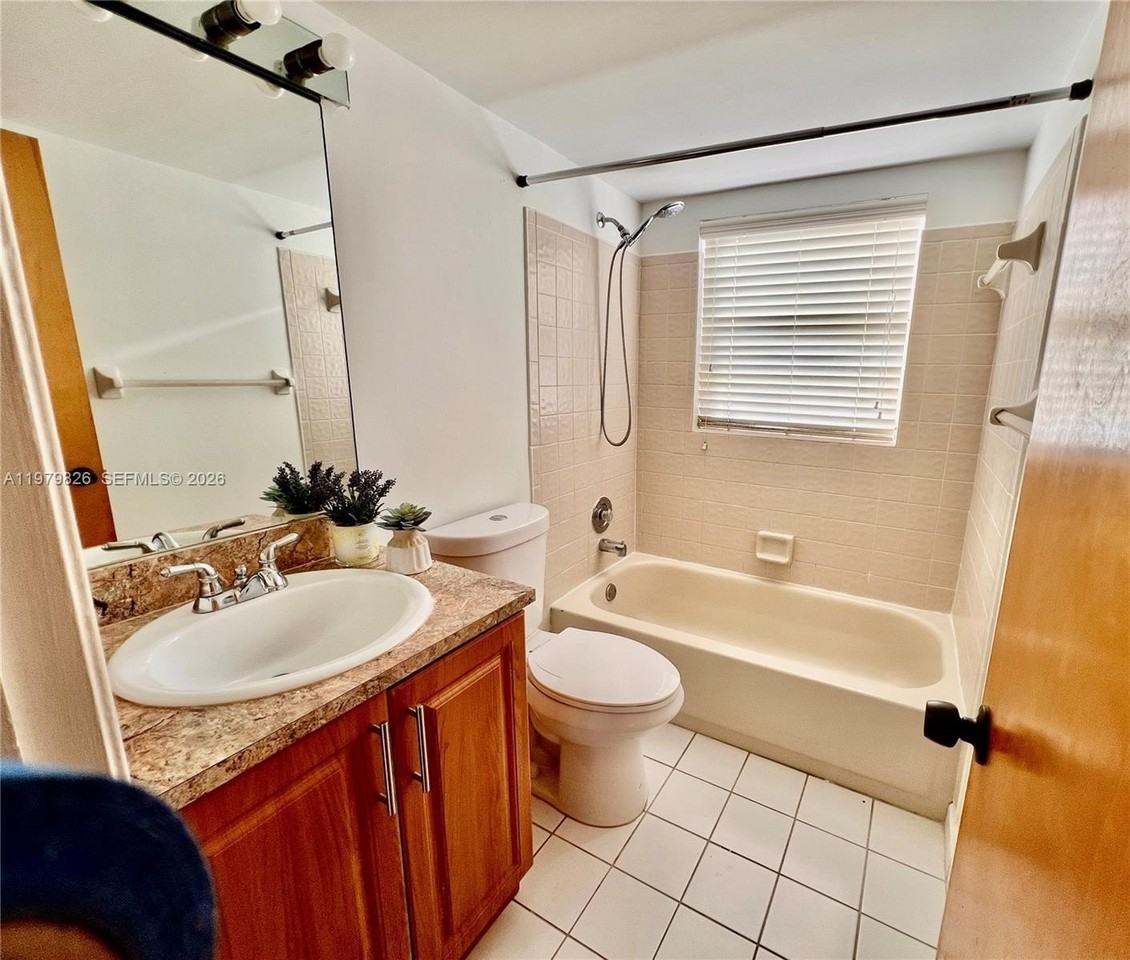 809 Twin Lakes Dr #32A - Photo 5 of 24