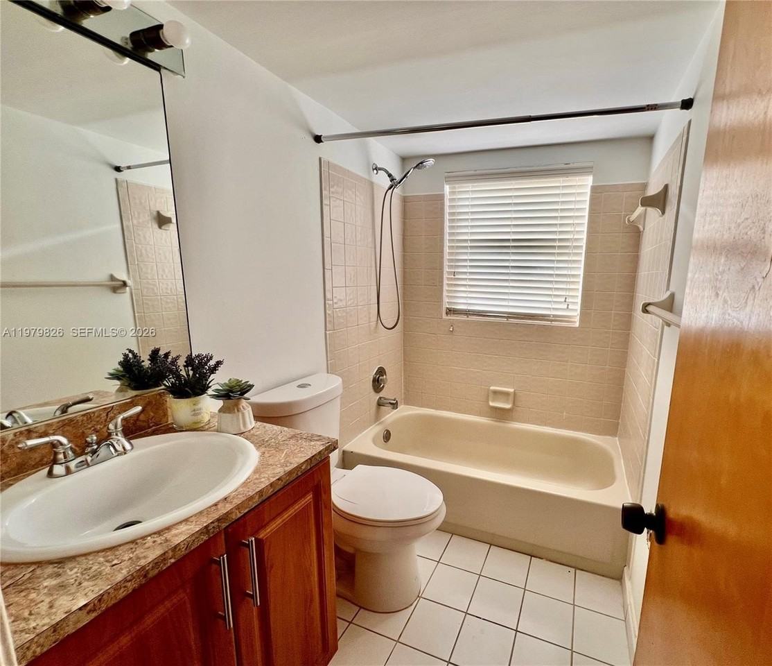 809 Twin Lakes Dr #32A - Photo 6 of 18