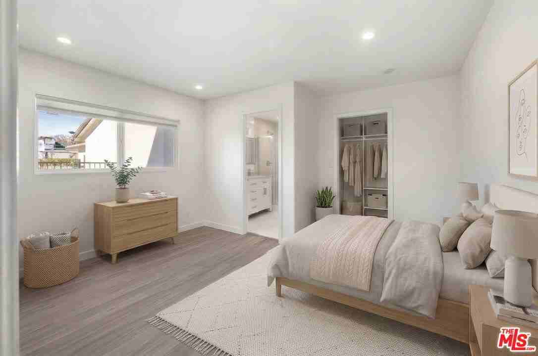 17141 Sherman Way - Photo 6 of 8