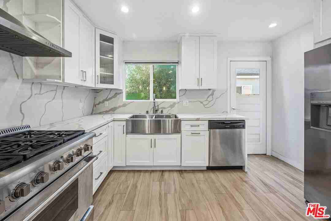 17141 Sherman Way - Photo 7 of 8